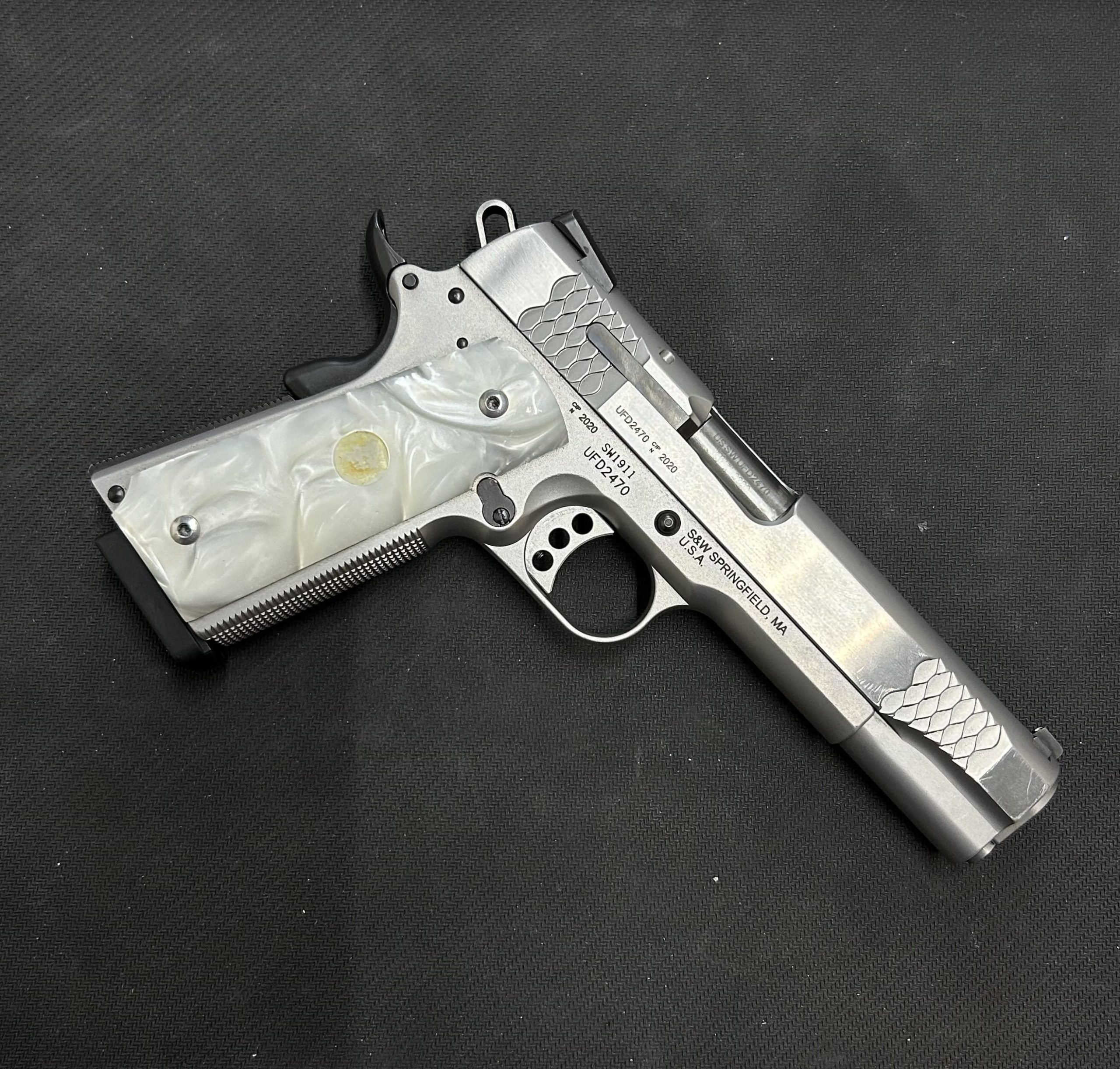 SMITH WESSON SW 1911 - 45 AUTO (45 ACP)